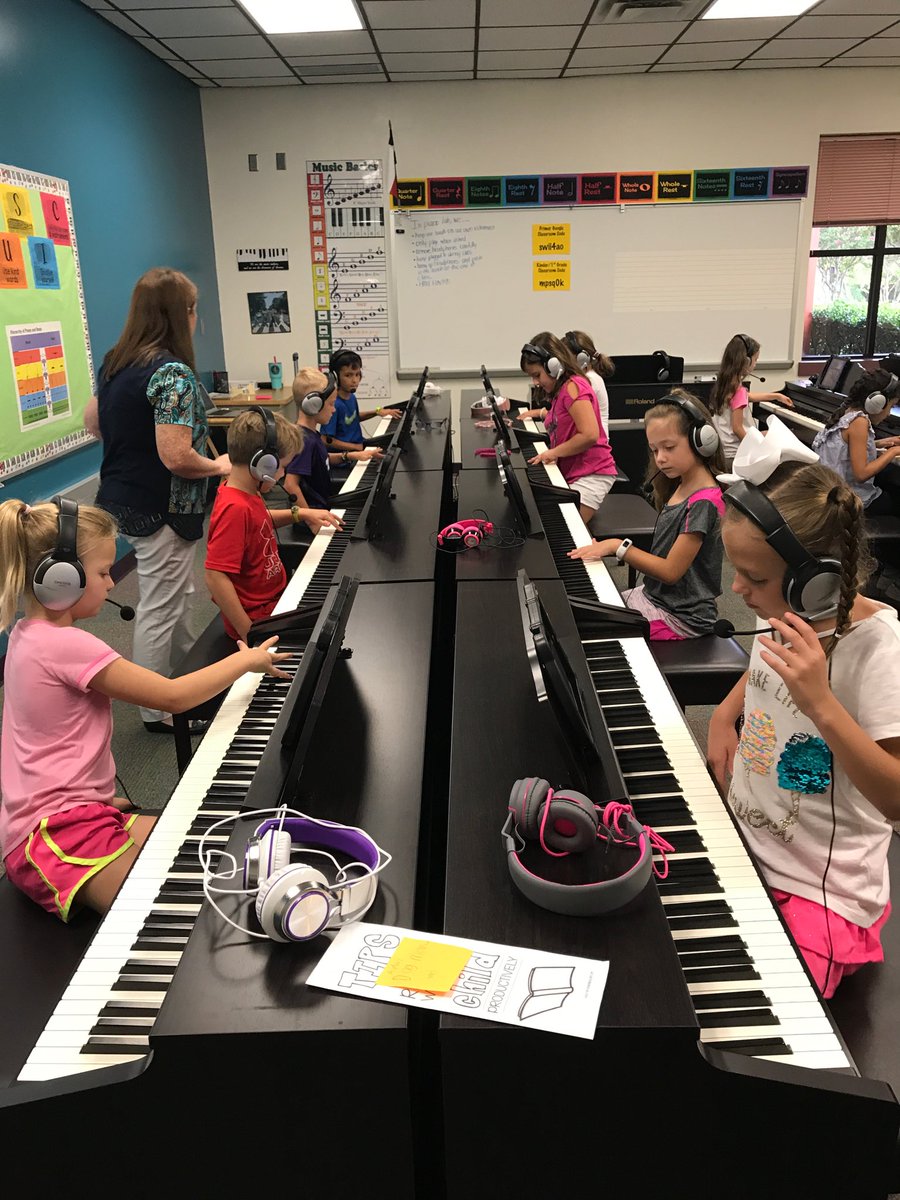 janet_gribbin's tweet photo. Second graders are loving the new piano lab! https://t.co/P74D7oOMDC