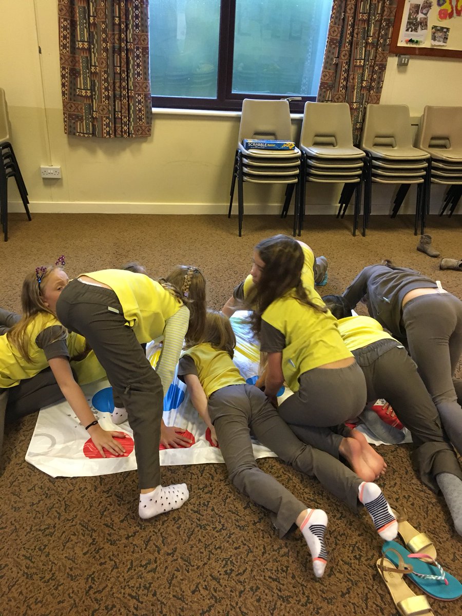 2ndWHbrownies's tweet photo. @scargill_school Easing ourselves into a new year with fun and games 😃 #welcomebackgirls https://t.co/rCTPZkmZE4