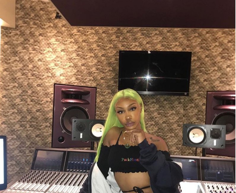 new_branches's tweet photo. SZA Teases That Her New Album "A" Is Done https://t.co/27K7wOX6Ch