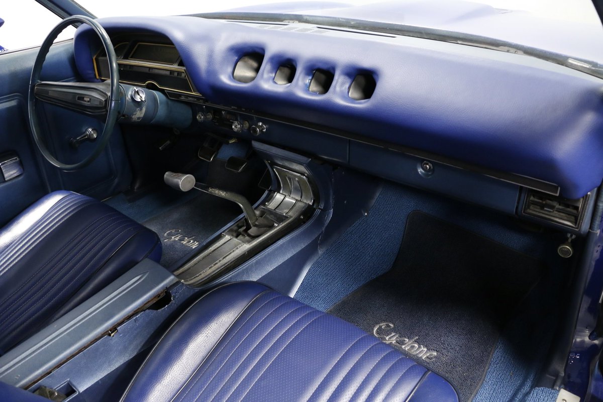 streetsidecars's tweet photo. This 1971 #Mercury #Cyclone Spoiler has a 351 ci V8 that has been beefed up with a #Holley 4-barrel, #Edelbrock intake and #MSDignition

#musclecar #hotrod #oldcar #classiccar #collectorcar #retrocar #vintagecar #carvintage #mercurycyclone #fordmustang #cougarxr7 #cyclonespoiler https://t.co/21gnRmjiAA