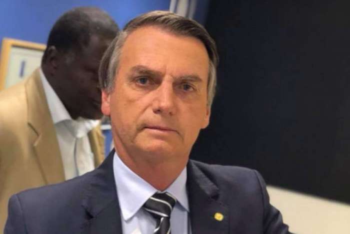 OwlsOfDarknes_'s tweet photo. já que as pesquisas eleitorais oficiais são manipuladas vamos descobrir a verdade em quem você votaria? 

rt a faca
fav bolsonaro https://t.co/o4saX1CgB3