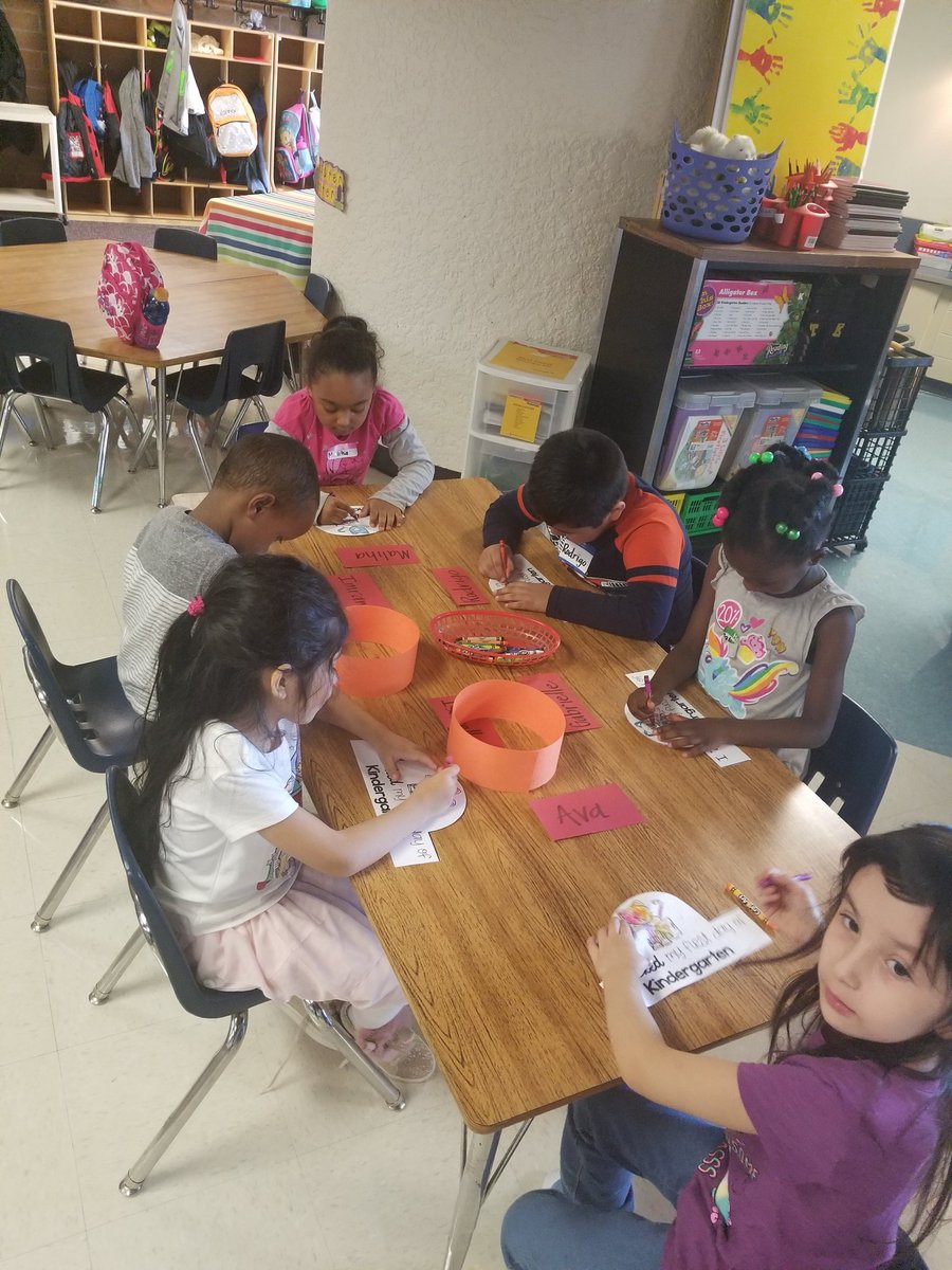 jrose0104's tweet photo. Kindergartens working hard on firs day @SkyOaksElem https://t.co/WYihJ5v0F7