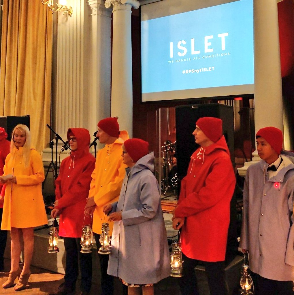 rasmusroiha's tweet photo. 🥂 #BPSnytISLET Onnittelut @IsletGroup 🍾 https://t.co/b8PS75imfg