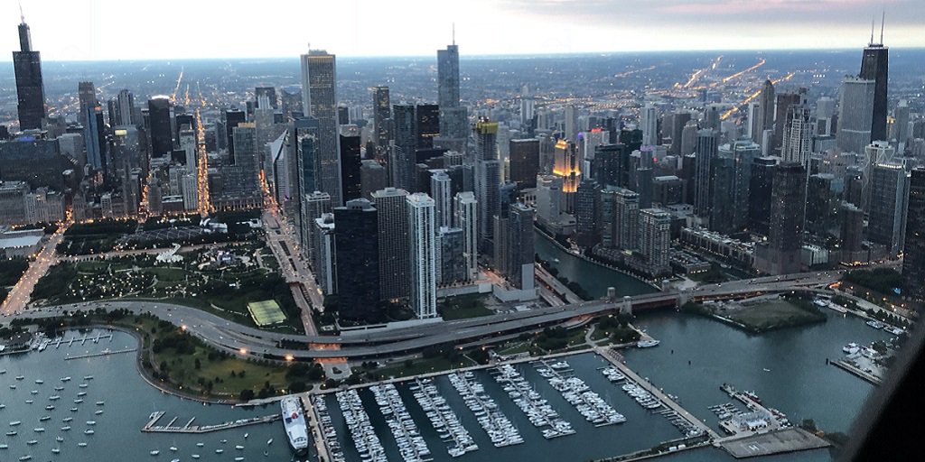 PilotExperience's tweet image. Vertiport Chicago VIP Helicopter Tours offer amazing views of the Chicago skyline.  A unique vantage point from high above provides you with unmatched views of Chicago’s famous sights. Book your seat today! vertiportviptours.com
 #ChicagoSkyline #ChicagoHelicopters