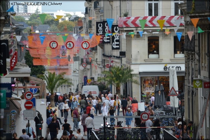 Cliches49's tweet photo. Les Accroche-Cœurs 2018 : Jour J-2!
Les rues de la la Ville d'Angers commencent à se métamorphosés pour #Laparenthèseenchantier, thématique de cette année, pour ne pas perdre l'ambiance des grands travaux que la ville connait depuis quelques mois. #AccrocheCoeurs2018  #Angers https://t.co/eMRUQ6KCdL