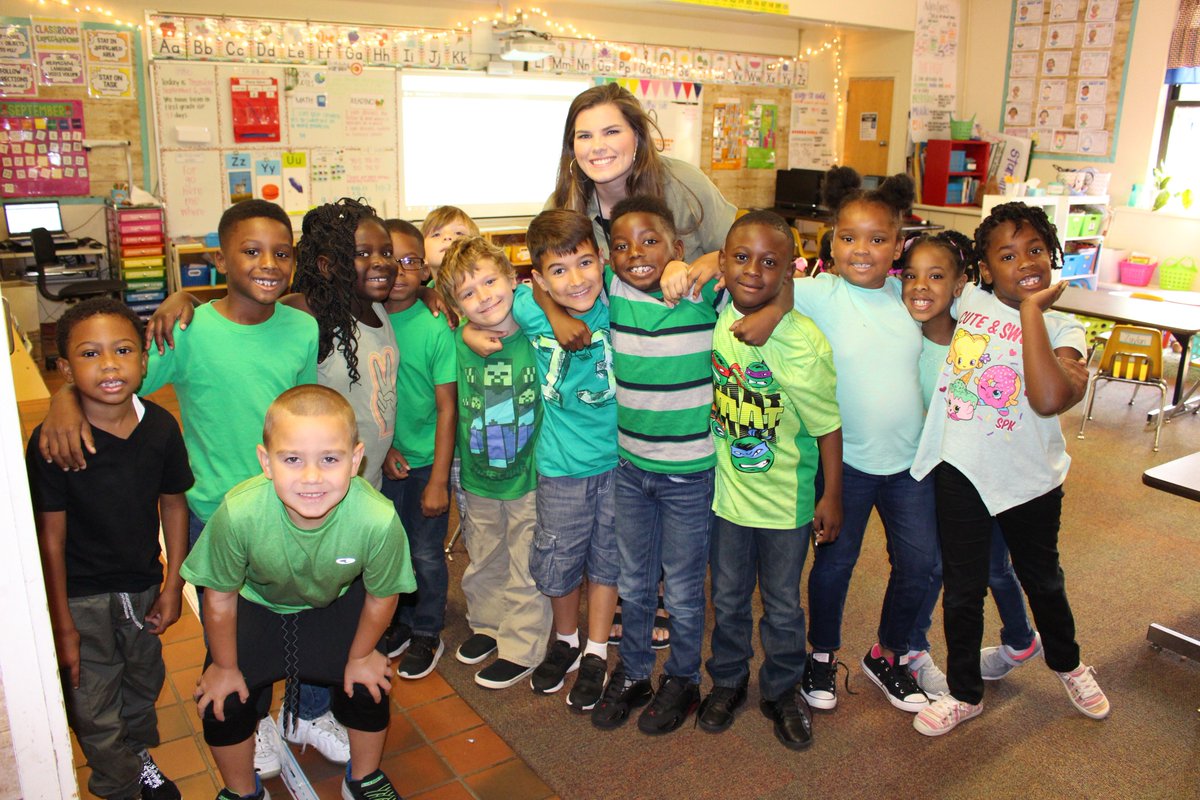 TCSBoardofEd's tweet photo. Woodland Forrest Elementary School students are wearing green for National Attendance Awareness Month. #TCSLearns https://t.co/2GnSyvYu9c