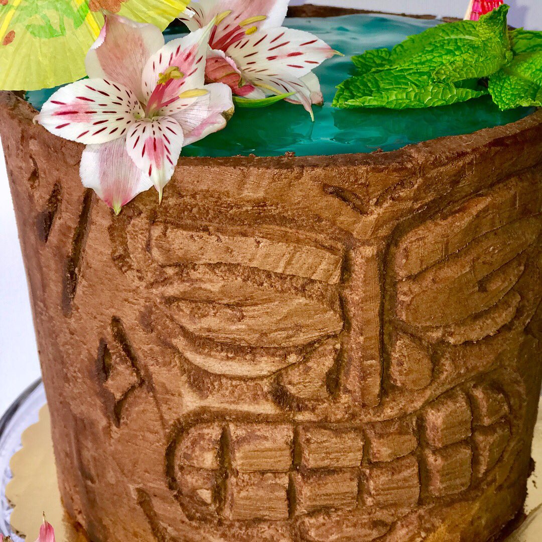 Crystalicious21's tweet photo. #tikicake I made recently for a birthday party! I seriously love how adorable these cakes turned out! 😍 #luauparty #pinapplecake #cocktailcake #smashcake #tikicocktail https://t.co/H0dutSIYJ0