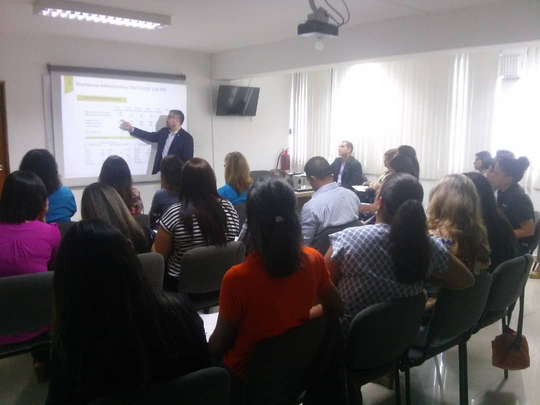 capetcar's tweet photo. El día martes 04 de Sept. realizamos en el Cap. Carabobo, con el apoyo de @EY_Venezuela  la Charla "Aspectos Tributarios más relevantes en el marco de las recientes medidas económicas" a cargo del Lic.  @Yordalmir https://t.co/cS6iZ0xM3m