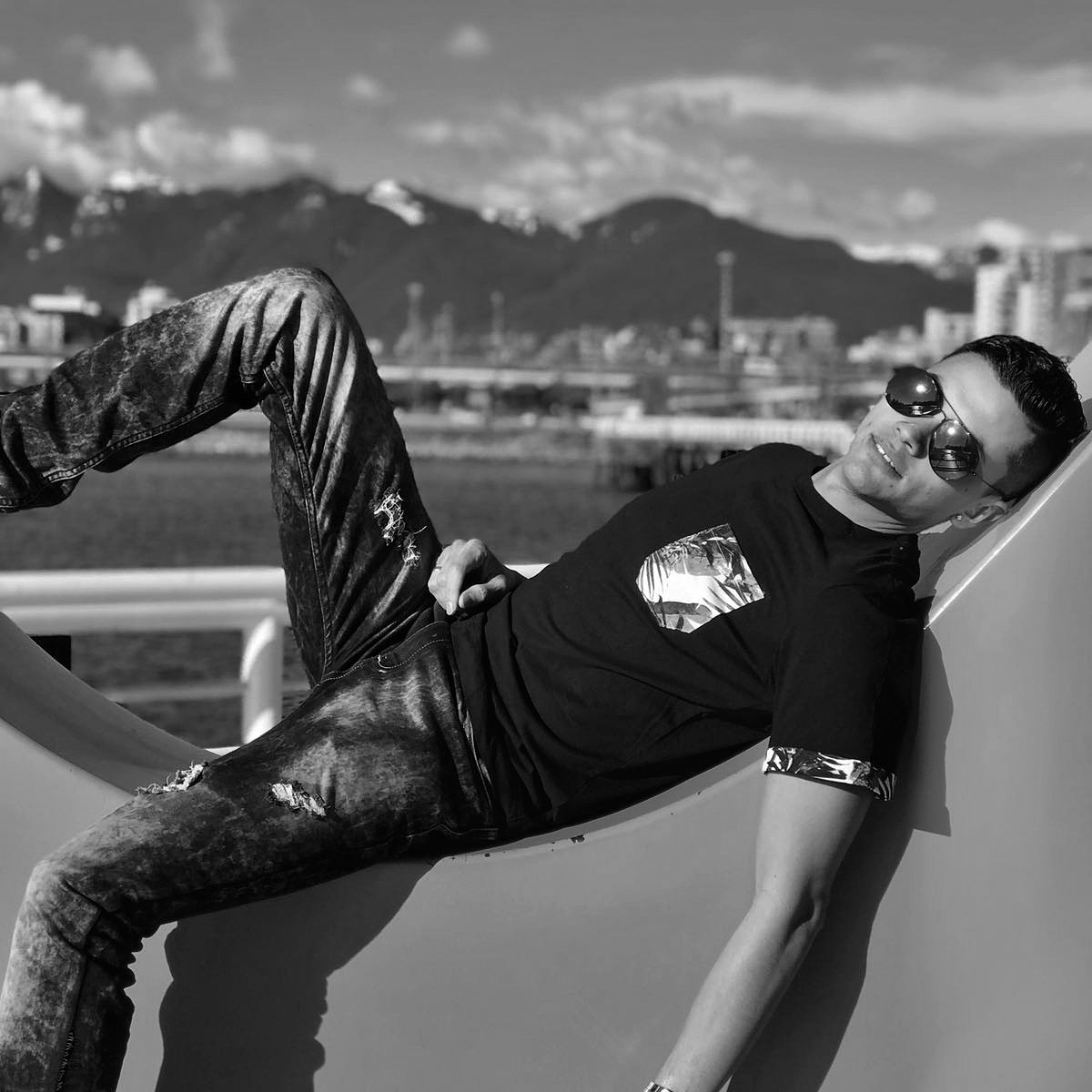jnorena28's tweet photo. I just want to chill. #vancouver #vancity #canada #deepcove #outdoors #hiking #model #malemodel #numa #numanetwork #numainternational #numamodels #photoftheday #picoftheday #photography #instamood #instamodel #sports #fashion #mensfashion #streetwear #streetfashion https://t.co/cDCumXwkwD