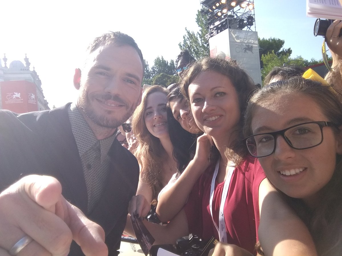 ubeequitouskiss's tweet photo. sam claflin was so happy today 💛 https://t.co/bLUabYjY9k