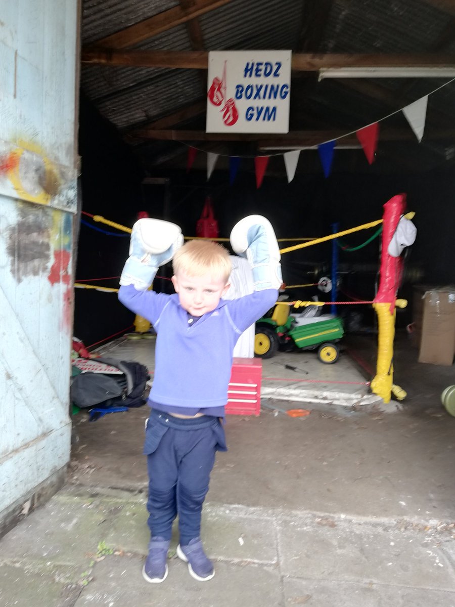 headford1977's tweet photo. My little 3 year old starts school Monday part time. He's getting ready 🙈. He done 5 seconds on the bag and said dad I'm off on my ipad 🤩 https://t.co/vjbt9GKjlv