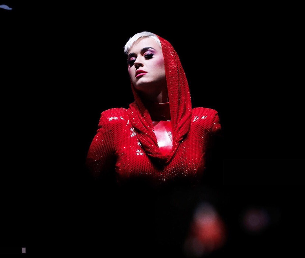 archivekatheryn's tweet photo. #WitnessTheTour #TheConcertTour #PCAs https://t.co/3wUBuO26Y6