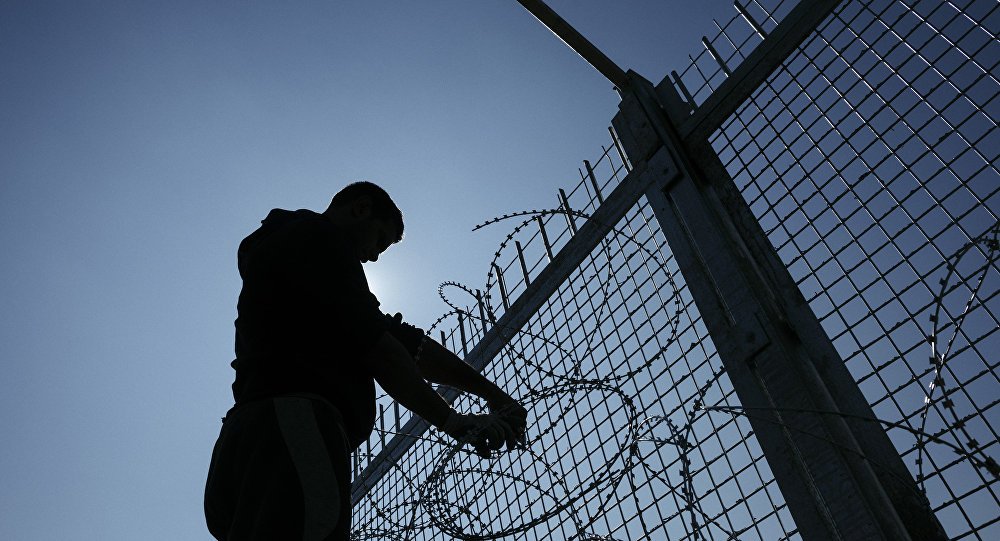 Material_Law's tweet photo. 25.09.18, one for the diary

"National borders - what even are you? How can I ever understand you?!"

Reading group about 2 texts:

1. @leninology on anti-migrant politics in Germany
2. UKSC judgment on deportation

Come get material with us! All welcome!

https://t.co/FboPi2aEXa https://t.co/mNDw8ceux5