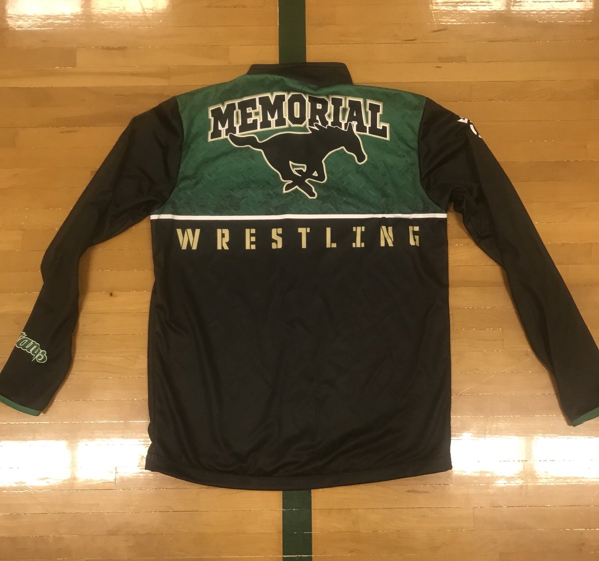 💥#FREE #GEAR #GIVEAWAY💥

#FOLLOW &amp; #RETWEET this tweet to be entered into the drawing &amp; have an opportunity win this Quarter-Zip! 

If you already follow this page you can also #FOLLOW @CoachKileyBM along with #RETWEETING this tweet to be entered! 

Drawing will be tmrw at 12PM