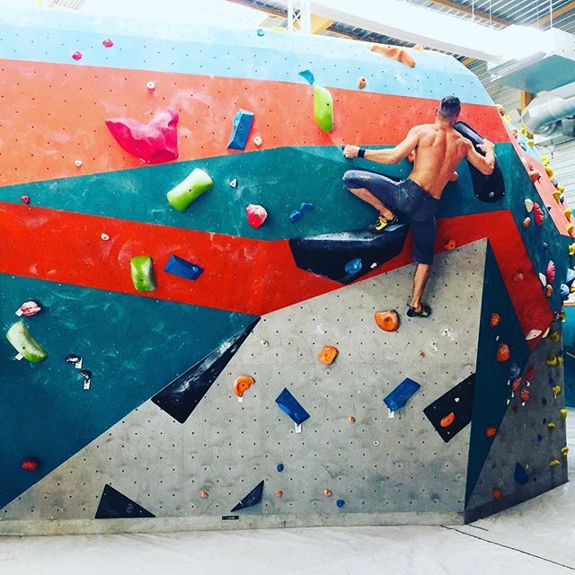 BlockOutRennes's tweet photo. Du nouveau dans le « Quinquin » avec des noires ! #instagram #blockout #block #climbing #clim #borennes #blockoutrennes https://t.co/eMk8p57ZDU https://t.co/IcrRyLLKjU