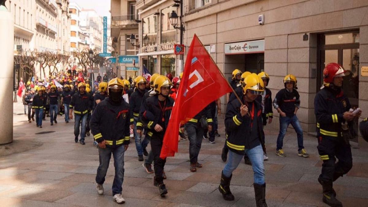 BomberosCCOO's tweet photo. ‼️ANUNCIO‼️

👉🏻  @FSCdeCCOO en #Bomberxs  empieza a preparar la #MACROMANIFESTACION  el próximo 26 de octubre debido a que no ha habido respuesta institucional del nuevo gobierno.

Todos los colectivos están invitados  si no hay cambios.

Recuerdalo

https://t.co/rTcl7rRd5F https://t.co/m6MGWGnzH4