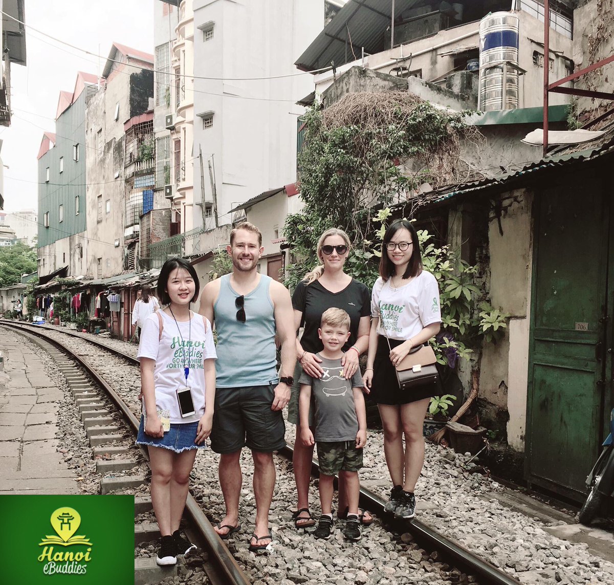 ーTour with New Zealanders🇳🇿ー

'It's not where you go, it's who you travel with'. Our #studentguide will be your best buddy helping you when you visit #Hanoi #Vietnam🤗
#Hanoiebuddies #travel #studenttourguide #freetour #follo4follo #photos #like4like #localguide #vietnamcharm