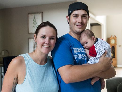 BethWarrenCJ's tweet photo. #miraclebaby #hopeoveraddiction Lindsey nearly died in a stairwell. Evan would black out for hours. Now they're sober and named their baby after a law that forced them into addiction treatment.
ICYMI 
https://t.co/VHM8yFYk4g https://t.co/JMuHnLUqsb