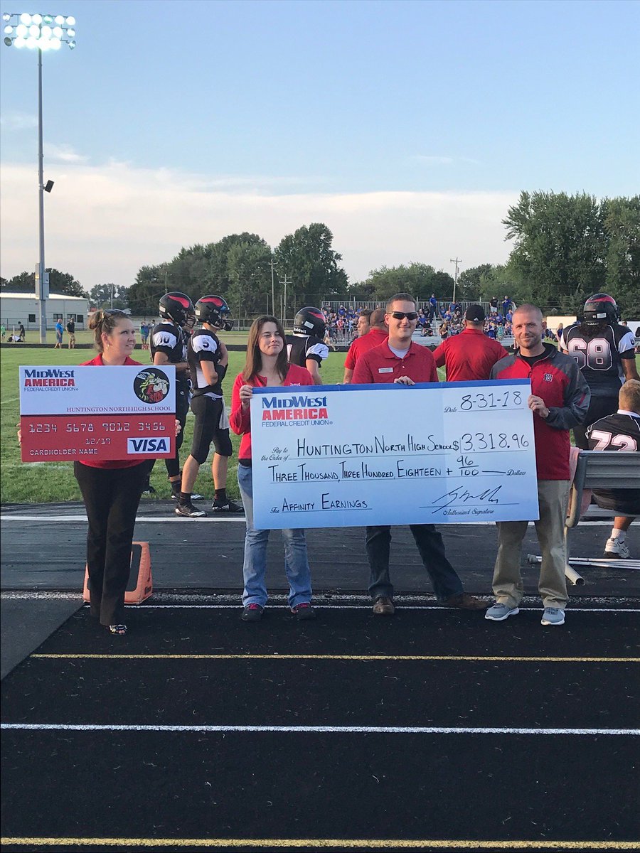 mwafcu's tweet photo. We were out at @HNvikings and @HuntingtonUni with more #bigchecks from our #AffinityProgram. Want to learn how you can help you school earn with every purchase? https://t.co/ubHH7bPUNZ #MWAGivesBack #AffinityCards @Huntington46750 https://t.co/NEw4hYdvJ5