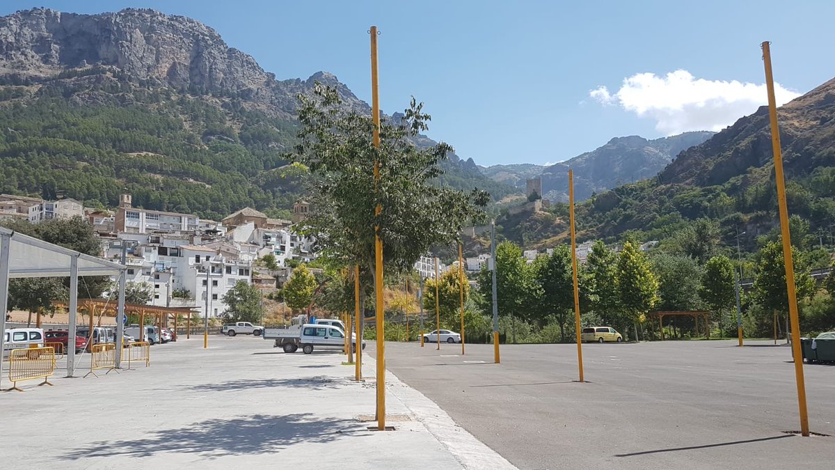 Todo está preparado en el Recinto Ferial de Cazorla para acoger el casi millar de corredores que este año participarán en la IX Maratón BTT Sierra de Cazorla.

¡Os esperamos bikers!

#maratonbttsierradecazorla2018