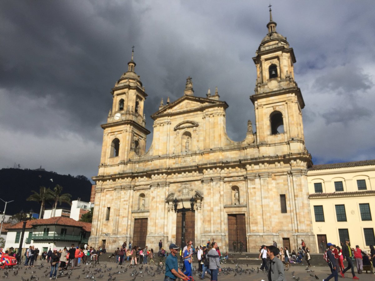 pazapporte's tweet photo. “...Cuando fue a buscarla a la ciudad de los treinta y dos campanarios" Cien Años de Soledad #ElMundoEsUnLibro #LeyendoColombia #CapítuloBogotá @_RecoVecoS_ https://t.co/ki29khHaZM