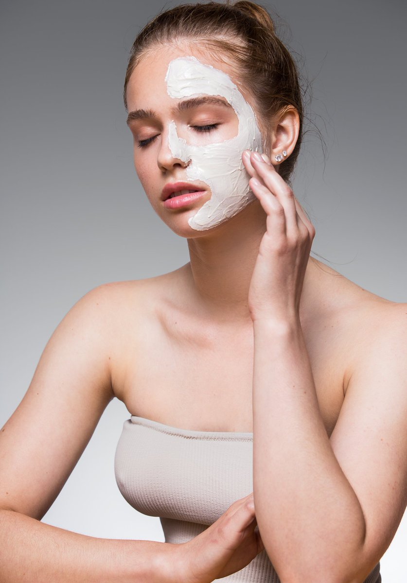 nuvsio's tweet photo. After a long day, there's nothing we love more than pampering while protecting our skin with our Purifying Mineral Mask! How do you pamper your skin?
#nuvsio #masking #maskon #Mineral #cleanbeauty #organic #vegan #nontoxic https://t.co/ZkA3CUlZ3x