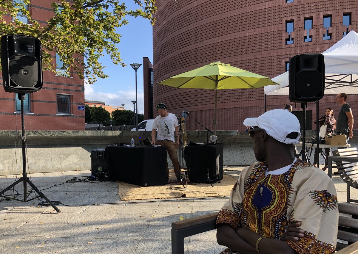 Perard's tweet photo. Évry-plage, avec Gif musicien electro-jazz , superbe talent... https://t.co/KYEnx9n8XD