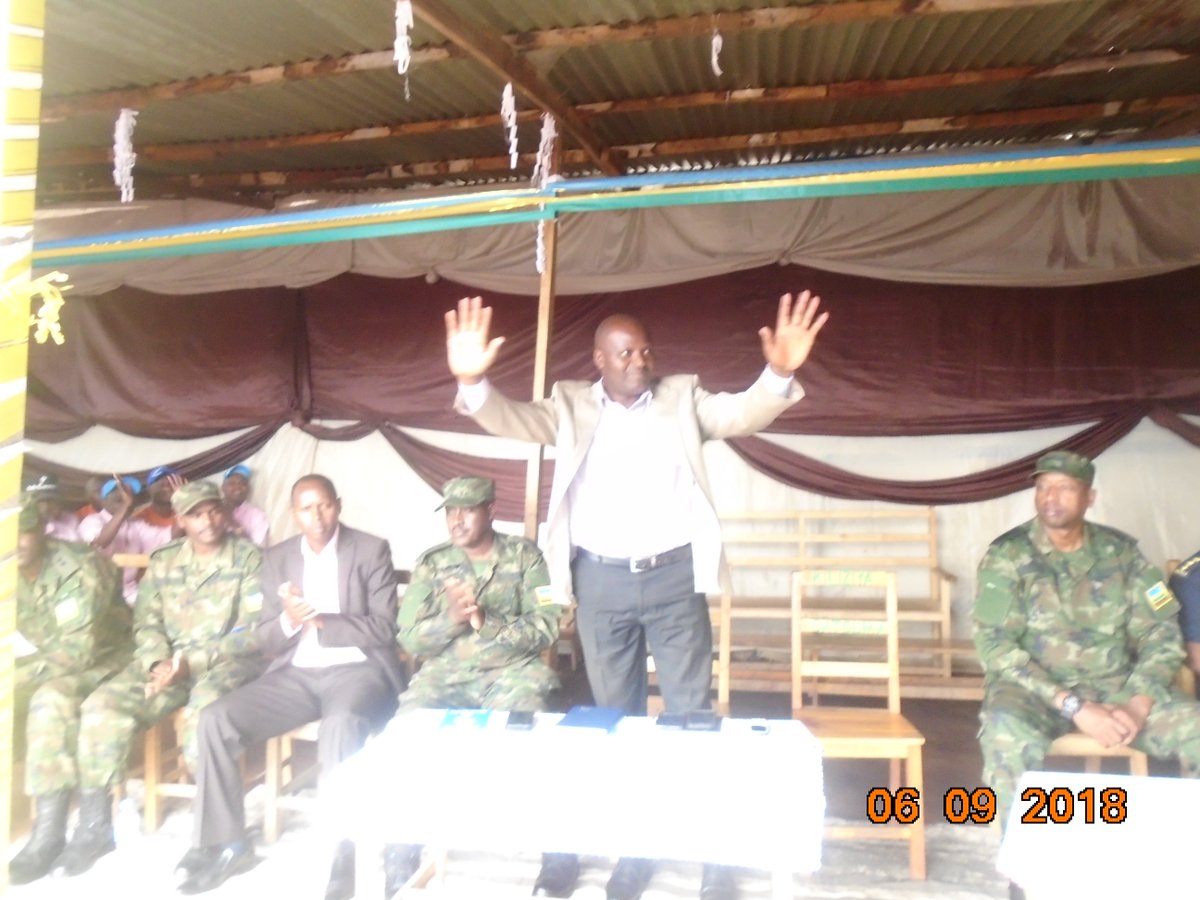 PrisonRubavu's tweet photo. Uyu munsi kuwa 06/09/2018 Umuyobozi w'Akarere ka Rubavu yasuye Imfungwa n'Abagororwa ba Gereza ya Rubavu https://t.co/IDHzAac6dy