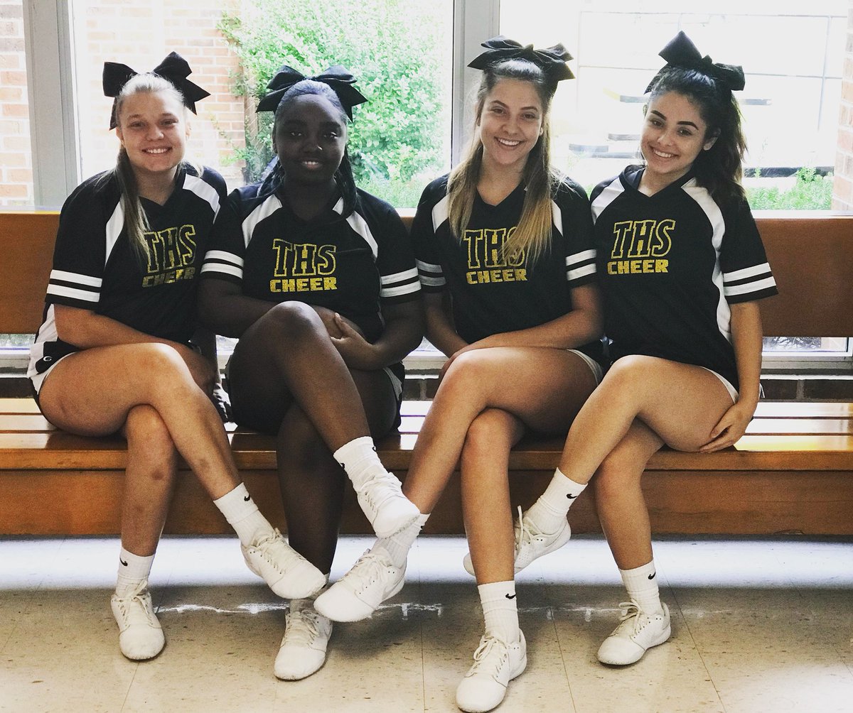 tbearscheer's tweet photo. We love our SENIORS!! 💛💛 https://t.co/928l99X8Cy
