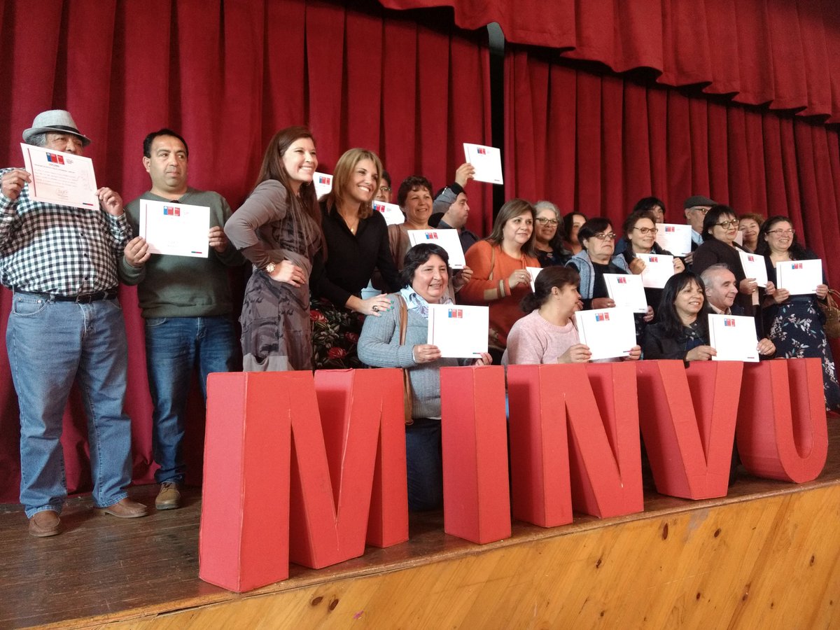 Serviuvalpo's tweet photo. ¡También felicitamos a los comité El Sauce y Los Pilares de La Ligua, y Paneles Solares Esperanza de Cabildo,  quienes recibieron sus susbsidios de Protección al Patrimonio Familiar, que les permitirá mejorar sus viviendas junto con la instalación de tecnología sustentable 🏡💪 https://t.co/U7bvYA3QSl