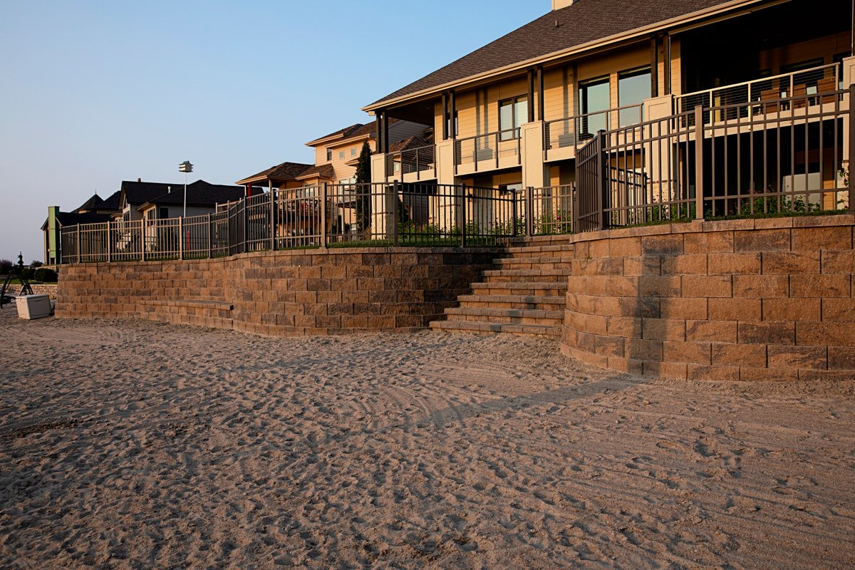 👍 Beautify your outdoor space! Check out this retaining wall that we just finished! Whether your project is large or small, we've got the expertise and experience to get it done right. Visit smith-scapes.com to learn more! #landscape #beauty #outdoors