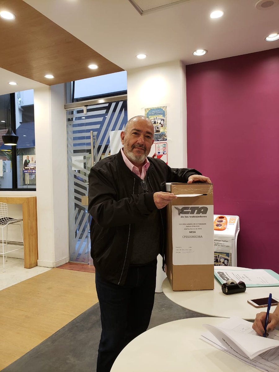 Lista10CTA's tweet photo. 👉🏽El Compañero @panegustavo ya votó en las #EleccionesCTA.
#LaUnidadEsElCamino. 
Unidad➕Organización➕Lucha para enfrentar el ajuste
VOTÁ #Lista10 https://t.co/Z3dWxPdZUT