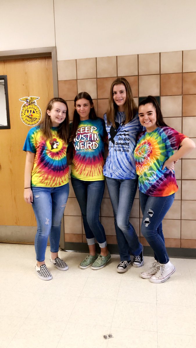 CaitlynRogers__'s tweet image. I may not be matching colors but it still counts @coachoneal1 #ClassWars #TieDyeDay #seniors #hocoweek