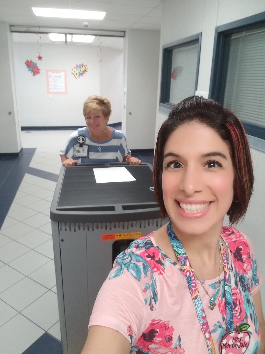 MrsAEMartindale's tweet photo. Happy day today as I got to distribute ipads to our k-3 teams today!
Thanks for your help @lisa_gauthreaux !
@gccisd_edtech #mediaspecialist #100yearsofclass https://t.co/ot2keA55J5