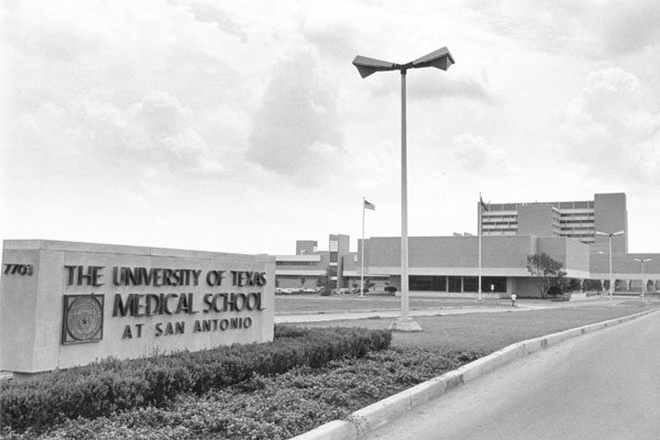 mayscancer's tweet photo. This month we celebrate the Long School of Medicine's 50th anniversary! Take a moment to read about our school's inaugural year in 1968. #SoM50
https://t.co/hrYpQ5yu87 https://t.co/vKRXQsAzUk