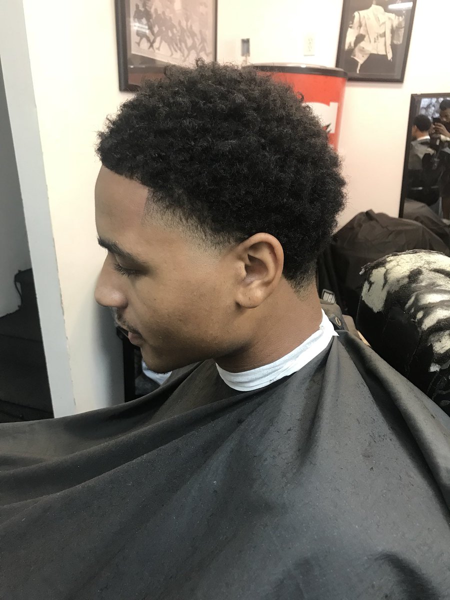 Platinumbarber4's tweet photo. #platinumbarber #platinumplus #plusfactor #baltimore #baltimorebarber #410 #tempfade #taperfade #taper #fadegame #barbernation #barber #barberconnect #barberconnection #barbercommunity #barbergame #passion #wahl #wahlmagicclip #andisslimlineproli https://t.co/O5Hc5fVIqh