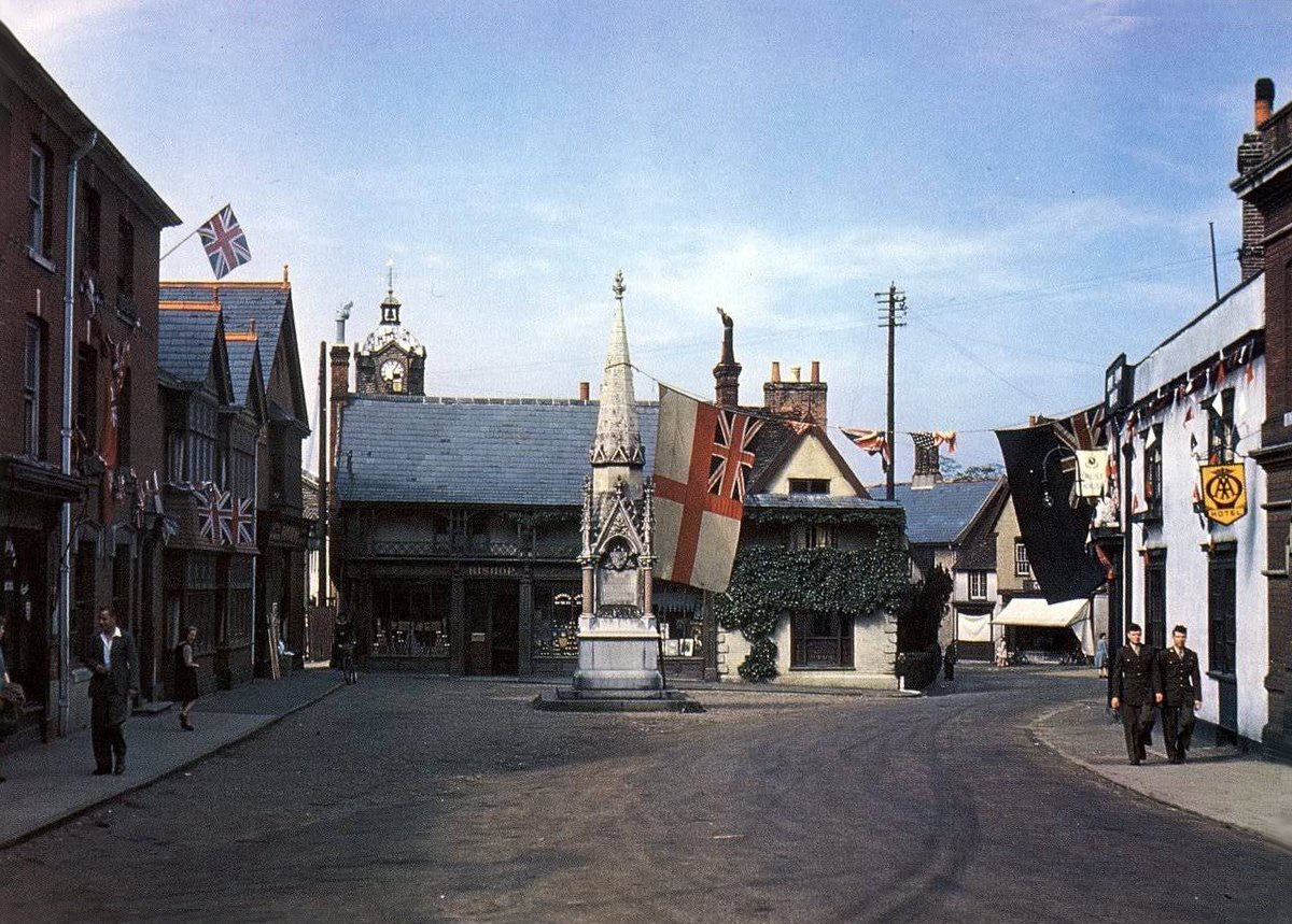 StuartHumphryes's tweet photo. The pandemonium of War had raged across Europe, but pockets of tranquility survived. This is the beautifully picturesque high street at Eye in Suffolk, photographed in 1945 ❤️ https://t.co/7Ccffqlz4Z