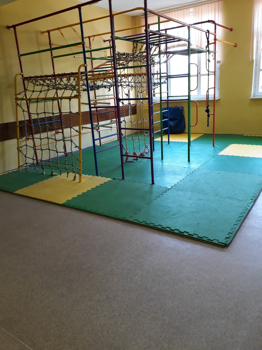 Is it normal that primary school has such entertainments like this one?