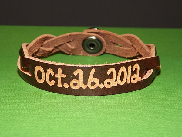 Shockwavemb's tweet photo. Personalized Couples Bracelets - Custom Leather Name Bracelets - Couples gift - His and her leather bracelelts - Matching couples gifts https://t.co/MdVFZ90Fy8 #ShockwaveMB #Etsy #MatchingCouples https://t.co/PlAV8VaLz1