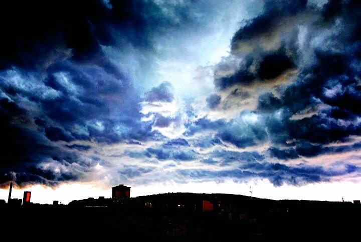 gensoctavia's tweet photo. Nubes de tormenta sobre mi ciudad #Octavis https://t.co/eY3J8i3lqP