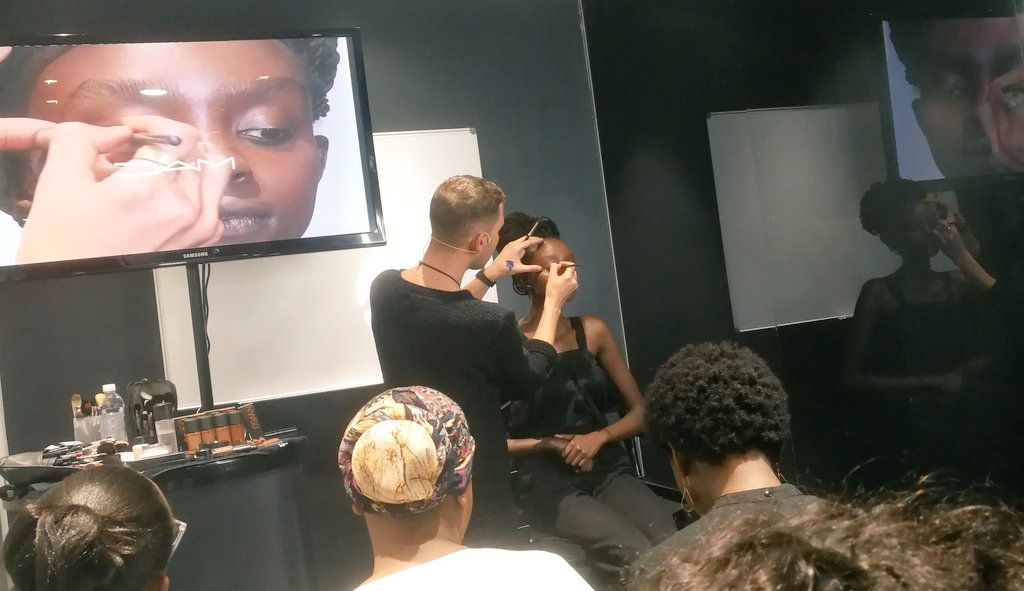 SusanLUCKYWong's tweet photo. Beauty Trend for this year: Eyeliner doesn't have to be too perfect! Yay!!! 🎉😉 Flawless skin though, always! #MACKenya #MACSS18 #MACStudioFix @MACcosmeticsKE https://t.co/F0FU2CacDP