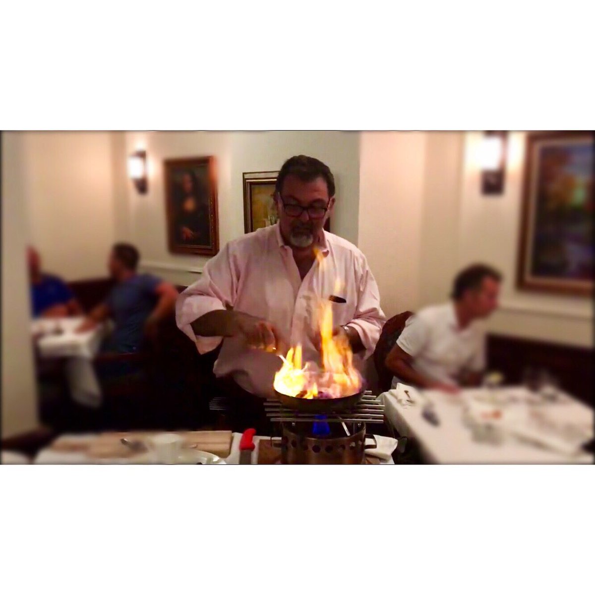 lemuscadin's tweet photo. About last night 🔥 

Leo préparant notre “Filetto di Manzo alla Zingarelli” pour notre ami Signore Sergio Zingarelli du vignoble Rocca delle Macie
.
.
Leo preparing our “Filetto di Manzo alla Zingarelli” for our good friend Signore Sergio Zingarelli of Rocca delle Macie winery https://t.co/Jy8KaPtgY9