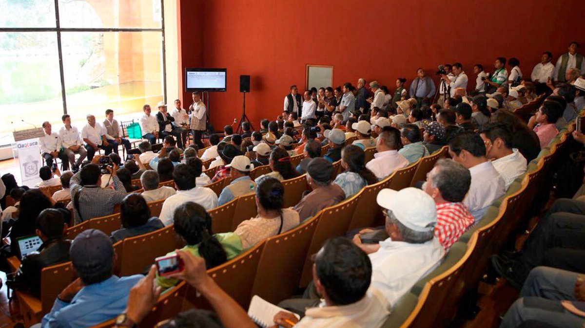 CONANP_mx's tweet photo. Con el Gobernador @alejandromurat, inauguramos el Primer Foro Nacional de Áreas Destinadas Voluntariamente a la Conservación #ADVC, en #Oaxaca. #PasiónPorLaConservación https://t.co/oithi9Vyf8