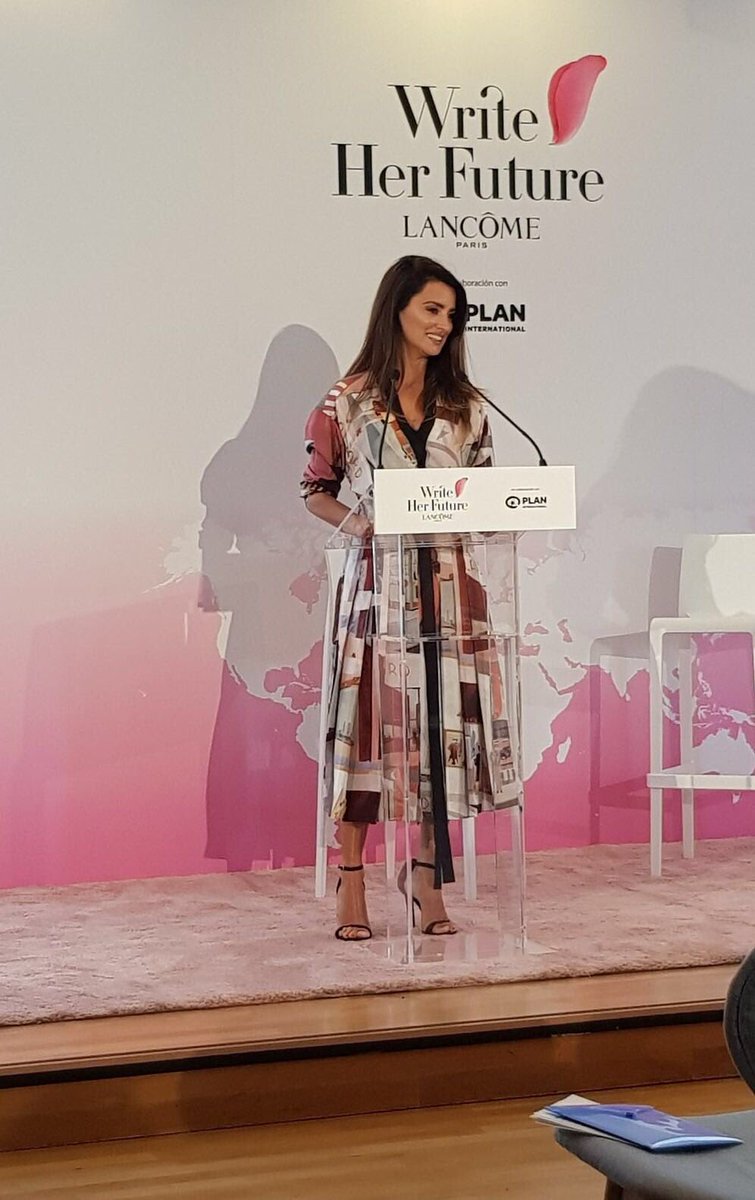 Juan Vidal (@mrjuanvidal) on Twitter photo <a href="/PenelopeCruzOfi/">Penélope Cruz</a> wears #vidalfw18 shopaholic’s guide silk print dress for @LancomeNews #writeherfuture <a href="/PlanInt_ES/">Plan International España</a> press conference ❤ special thx to <a href="/_freddyalonso/">Freddy Alonso</a> ❤
#juanvidal <a href="/PenelopeCruzOfi/">Penélope Cruz</a> wears #vidalfw18 shopaholic’s guide silk print dress for @LancomeNews #writeherfuture <a href="/PlanInt_ES/">Plan International España</a> press conference ❤ special thx to <a href="/_freddyalonso/">Freddy Alonso</a> ❤
#juanvidal