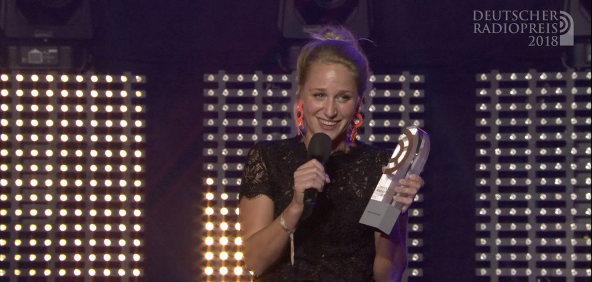 RADIOSZENE's tweet photo. Beste Necomerin 2018 im Radio ist @helenadaehler vom @BerlinRundfunk. Sie gewinnt den Deutschen #Radiopreis 2018 #DRP18 https://t.co/k0LwA3UdxS