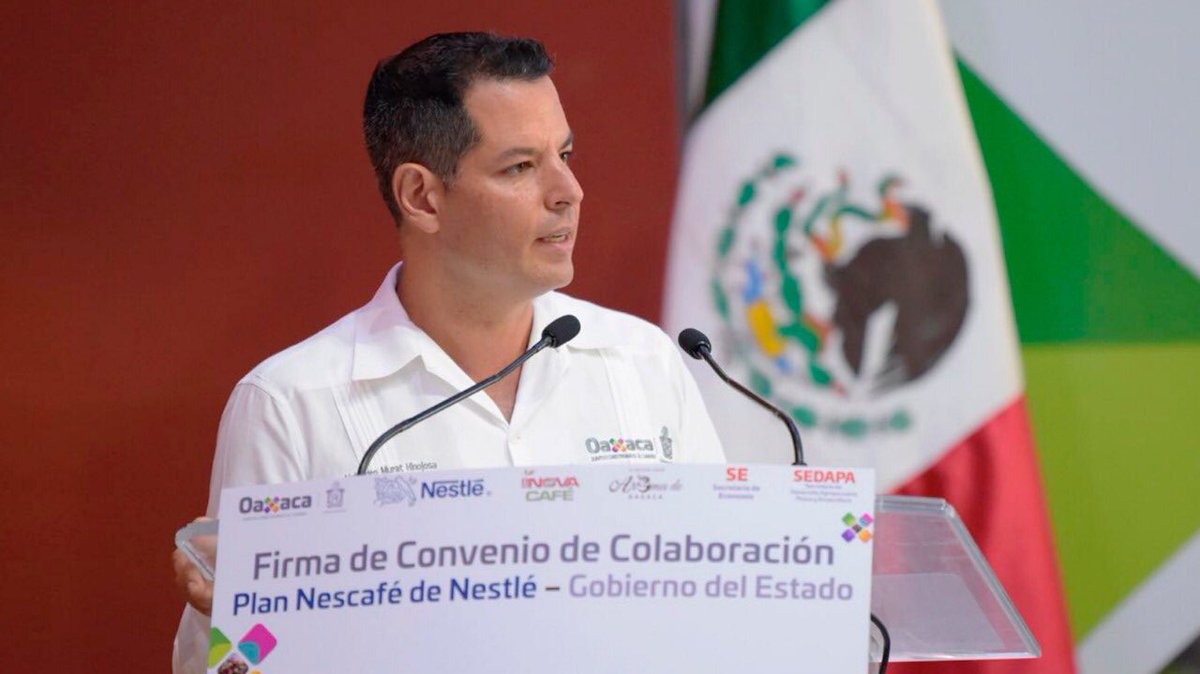 alejandromurat's tweet photo. Con la firma del convenio, @Nestle otorgará acompañamiento técnico para productores de las regiones de Ia Cañada, Costa, Istmo y Papaloapan; además, generaremos 2 millones de sacos de café verde, entre los cuales 300 mil corresponden a café robusta. https://t.co/j4GAbJDfH8