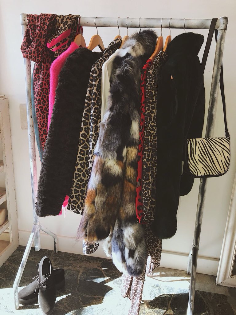 Never be afraid to use a pop of colour! #hartleywintney #Hampshire #shoplocal <a href="/BasGazette/">Basingstoke Gazette</a> <a href="/HampshireLife/">Hampshire Life</a> <a href="/hartleywintney/">Hartley Wintney 🦌</a>