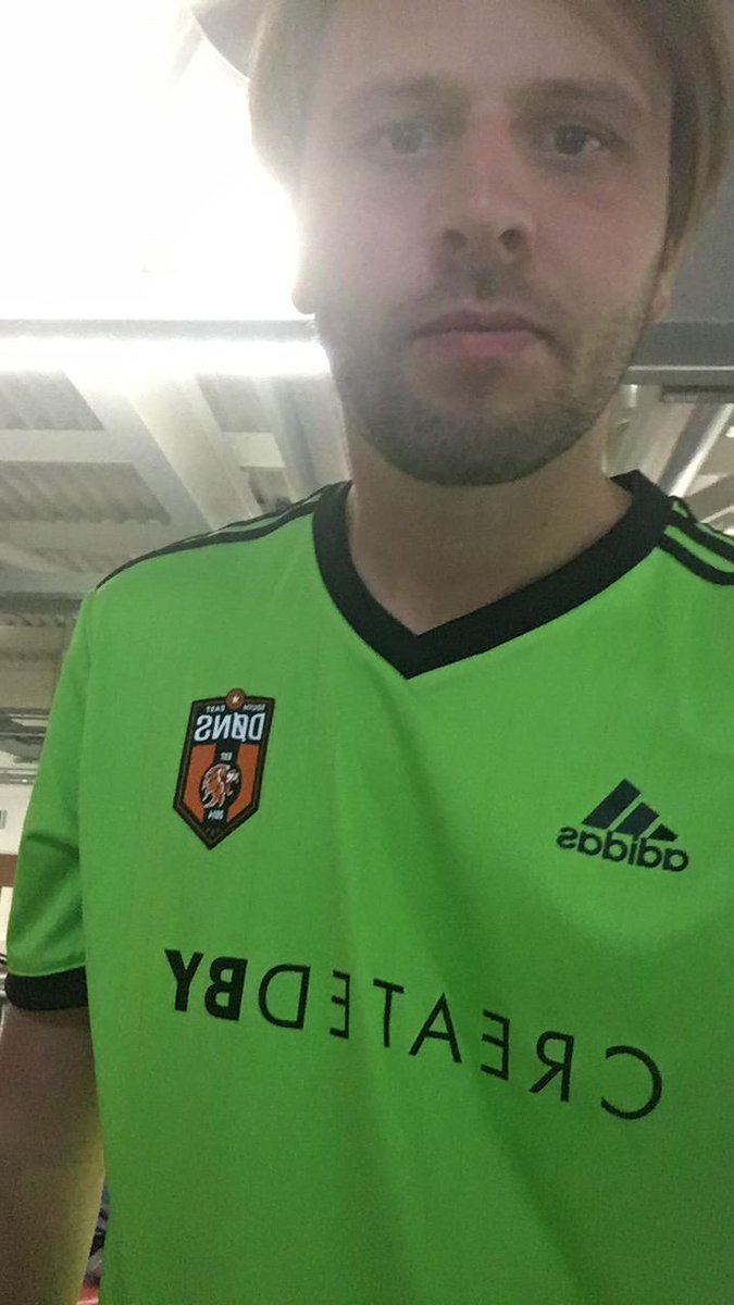 Maccaroo's tweet image. My mate @Vinshaaant rocking out the dons clobber... #anythinganything... #donsfamily... #hesjustakiiiiiiid #warcryyyyyyy