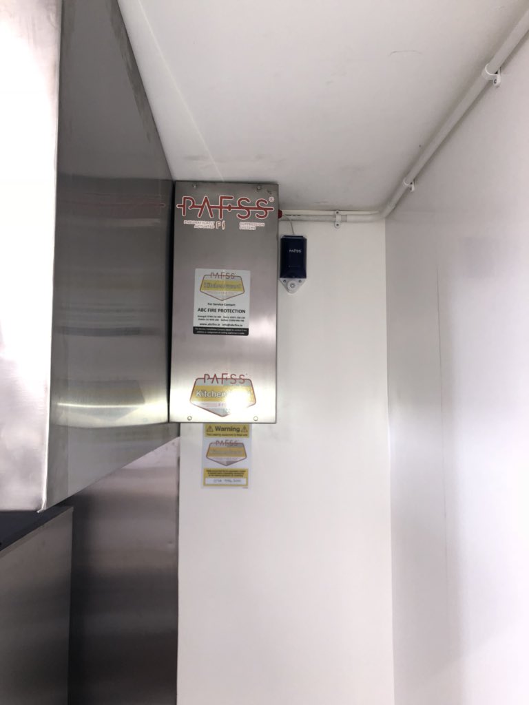 ABCFirePro1's tweet photo. Yet another #KitchenGuard Fire Suppression System Installation Completed = #happycustomer #peaceofmind , Good job Guys #PAFSS #KitchenGuard #fireprotection #catering #kitchendesign #Jactone #abcfirepro1 https://t.co/1umkuRdesb