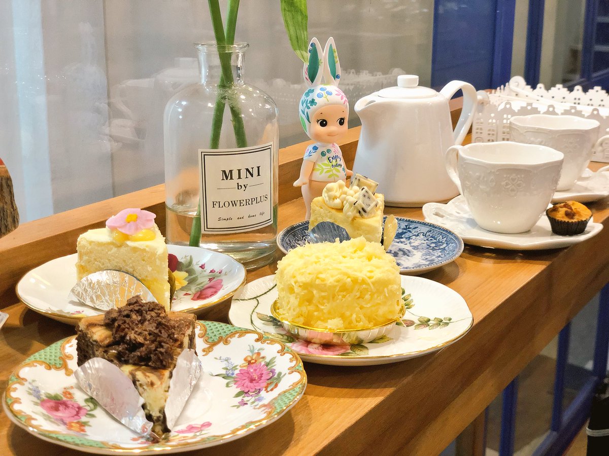 gnenrs's tweet photo. ร้าน อะเค้ก
เค้กร้านนี้ดี บรรยากาศร้านชิวๆสบายๆ ร้านแอบอยู่ข้างบนร้านชานมATM ตกแต่งร้านน่ารักมาก เค้กอร่อย คุณภาพดี เจ้าของร้านเป็นอาจารย์ ที่ได้ไปแข่งทำขนมมามากมาย จบมาจากหลายสถาบัน การันตีความอร่อยได้ @aroii #อร่อยไปแดกเซเว่น #รีวิวสยาม https://t.co/X5YMfepza7